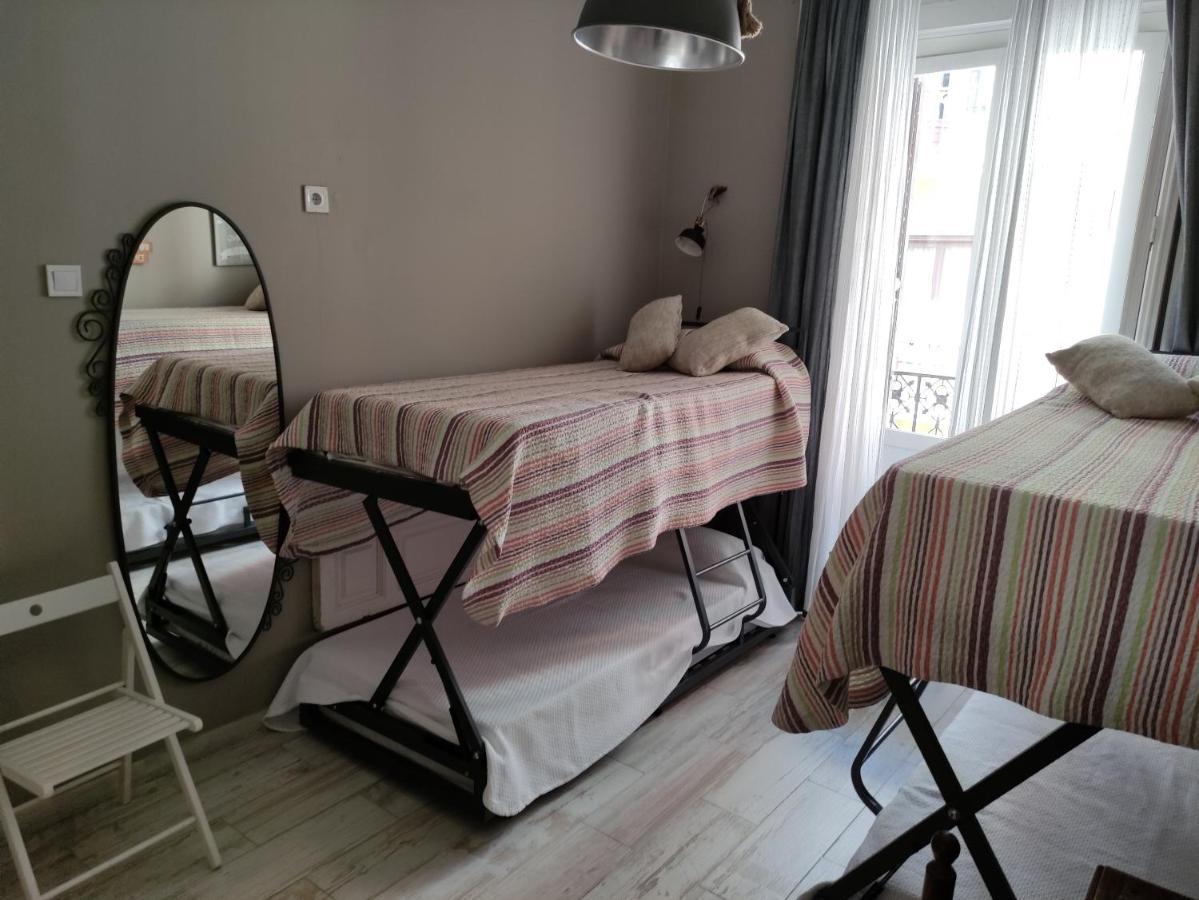 Hostal Hispalense Madrid Bagian luar foto
