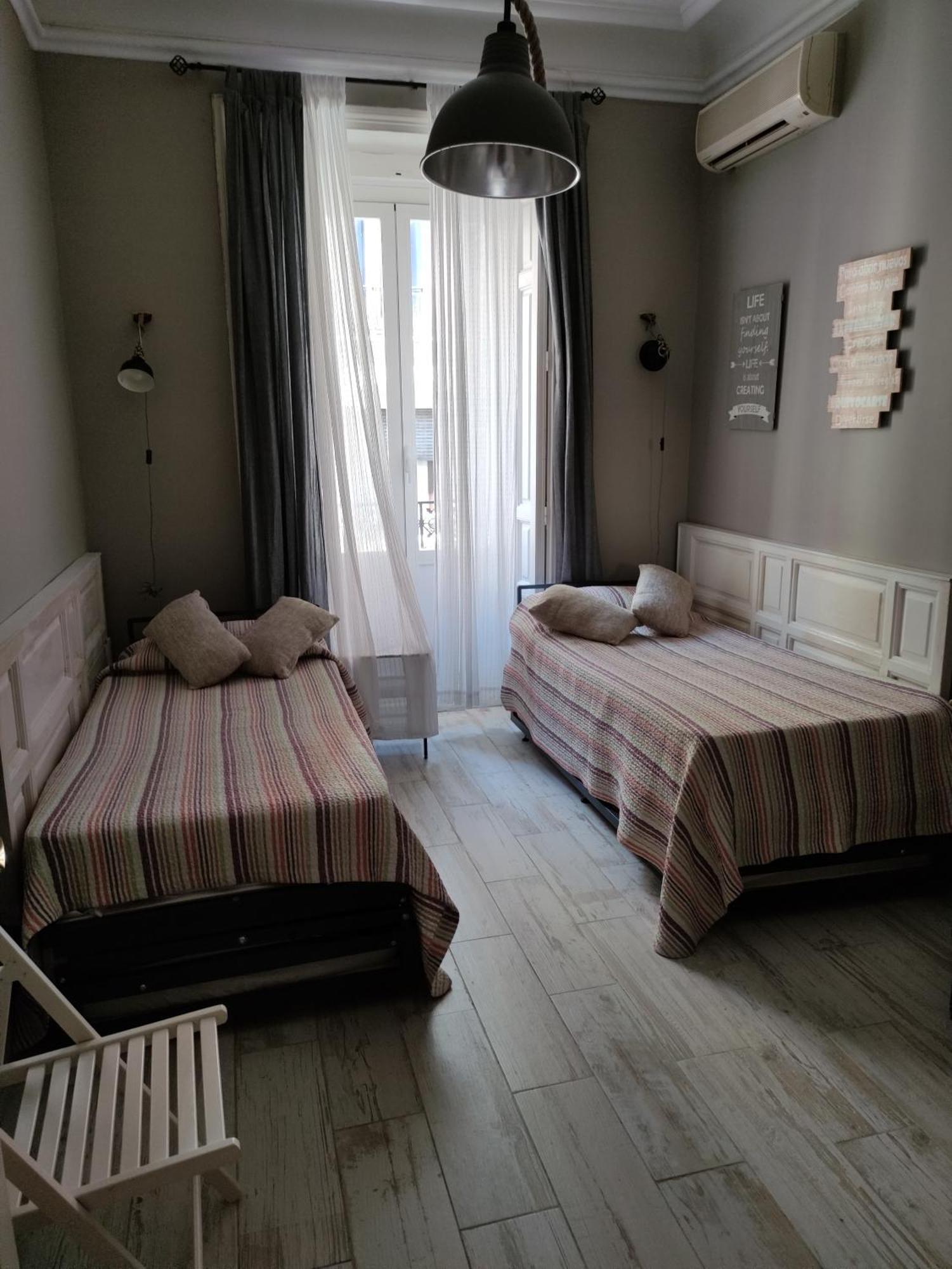 Hostal Hispalense Madrid Bagian luar foto