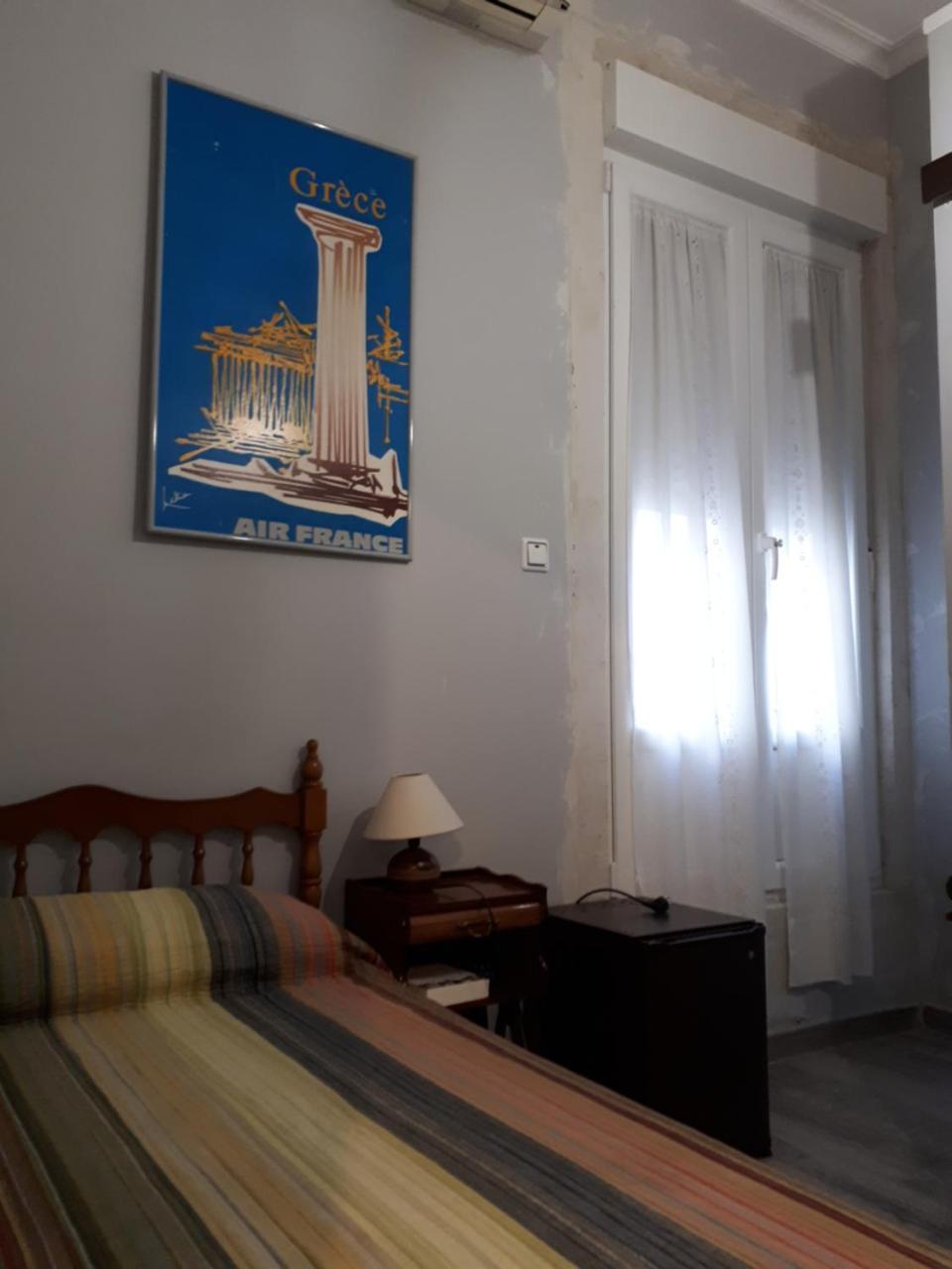Hostal Hispalense Madrid Bagian luar foto