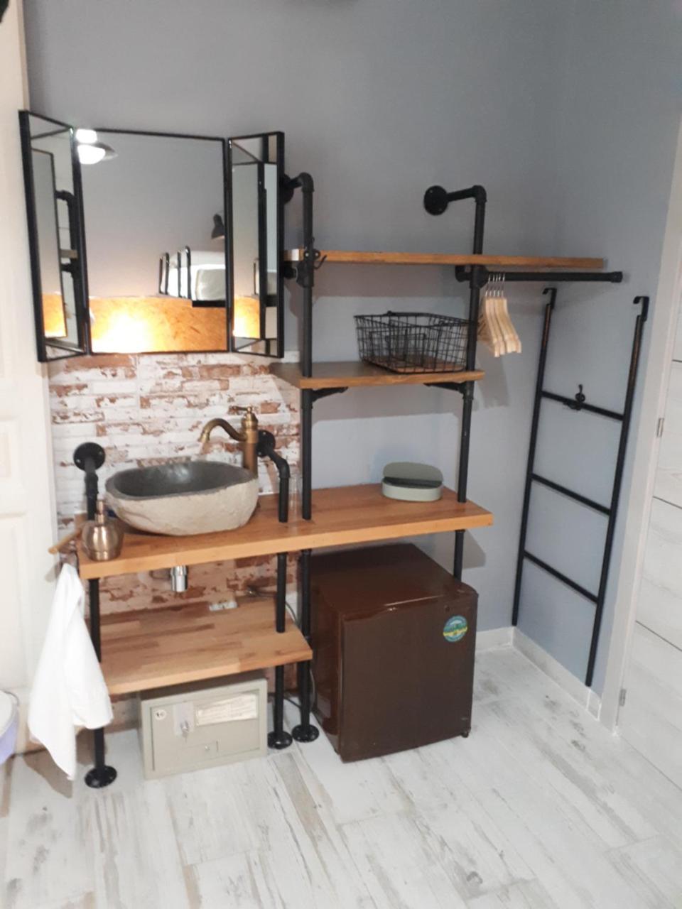 Hostal Hispalense Madrid Bagian luar foto