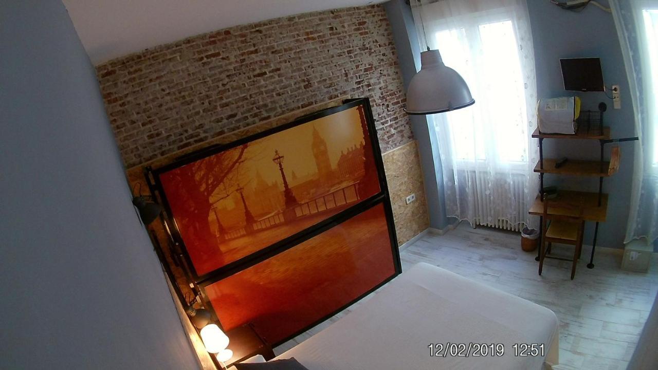 Hostal Hispalense Madrid Bagian luar foto